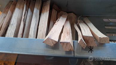 Legnetti accendifuoco e legna da ardere