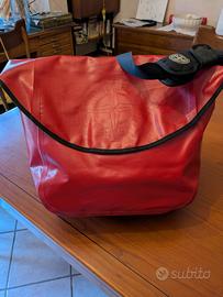 Borsone rosso marca Stone Island 