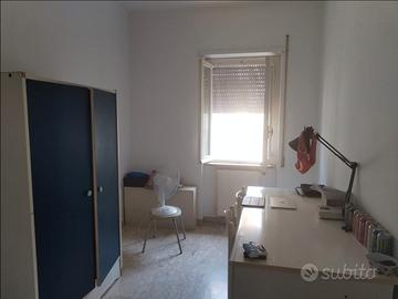 Camera a studente maschio ingegneria