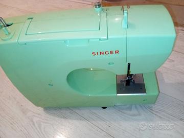 Macchina da cucire elettrica con pedale 