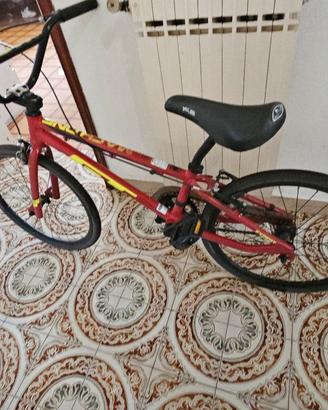 bicicletta BMX  GT