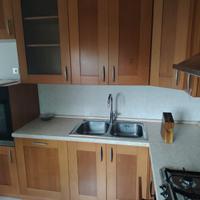 cucina legno color miele ad angolo