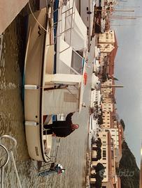 Vegliatura in vetroresina barca a motore