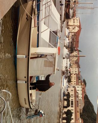 Vegliatura in vetroresina barca a motore
