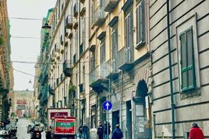 MONOLOCALE A NAPOLI