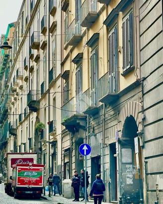 MONOLOCALE A NAPOLI