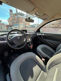 Lancia Y con Guarnizione testata da rifare