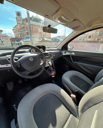 Lancia Y con Guarnizione testata da rifare