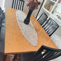 Tavola con 6 sedi e libreria