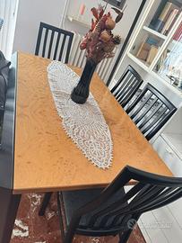 Tavola con 6 sedi e libreria