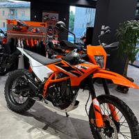 KTM 125 ENDURO R 2025 tua da € 60,00 al mese