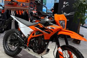 KTM 125 ENDURO R 2025 tua da € 60,00 al mese