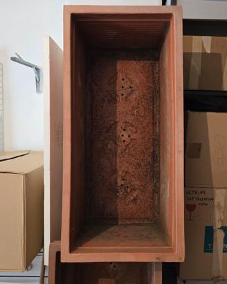 n. 3 vasi compresi di sottovaso materiale plastico