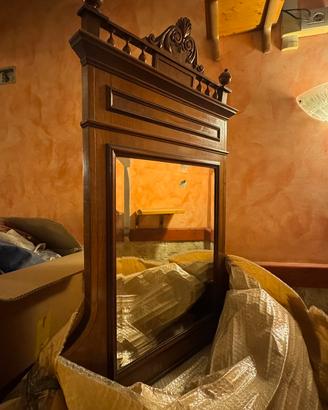 Specchio in legno antico pregiato