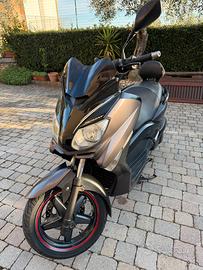 Yamaha X-Max 250