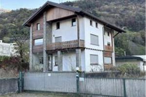 Immobile in asta di 573 m² con 4 locali e box auto