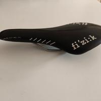 sella bici corsa fizik