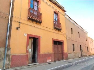 Ampia casa singola con giardino