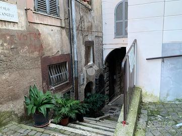 4 LOCALI A GENAZZANO