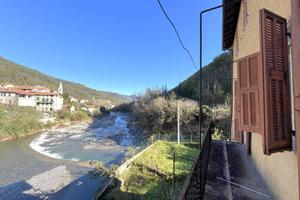 Appartamento di 150 m² con 4 locali a Vessalico