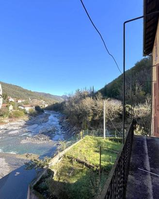 Appartamento di 150 m² con 4 locali a Vessalico