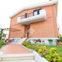 VILLA A SCHIERA A CAMPOMARINO