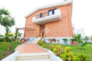 VILLA A SCHIERA A CAMPOMARINO