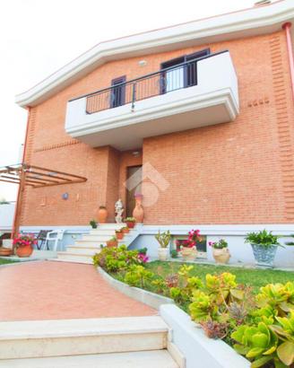 VILLA A SCHIERA A CAMPOMARINO