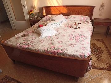 Letto matrimoniale e comodini + comò e specchiera