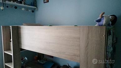 Letto a soppalco con scrivania