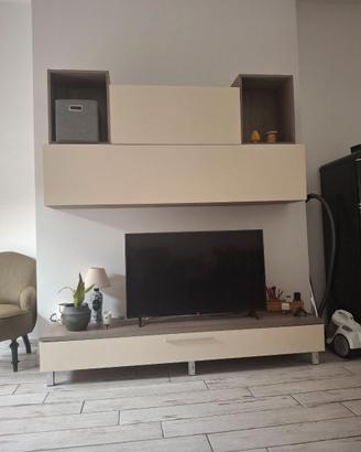 Parete attrezzata tv
