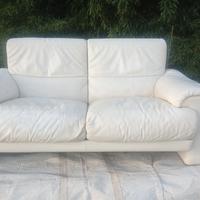 Divano due posti FRAU anni 90 pelle bianca.