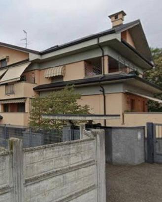 Immobile in asta di 135 m² con 3 locali e box auto