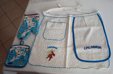 Grembiule da cucina, guanto e presina