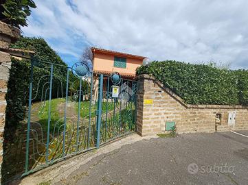 VILLA A SCHIERA A NEPI