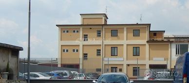 CAPANNONE CON AMPIO PARCHEGGIO DI PROPRIETA'