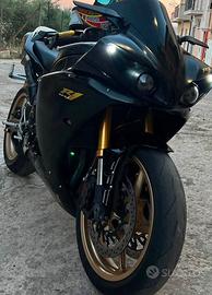 R1 yamaha