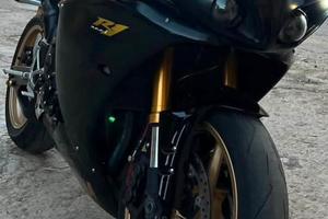 R1 yamaha