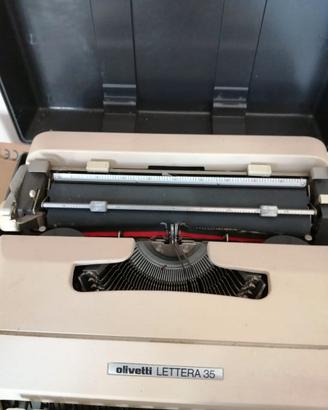 Macchina da scrivere Olivetti lettera 35