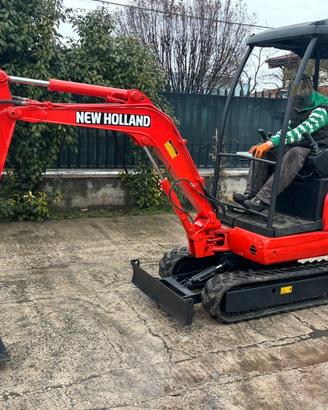 E166 Mini escavatore New Holland 15 q