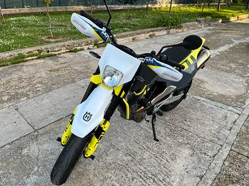 Husqvarna 701 supermoto