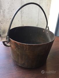 Paiolo in ferro con manico in ferro battuto