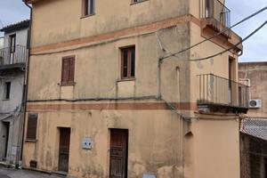 Casa su piu' livelli a Marcellinara