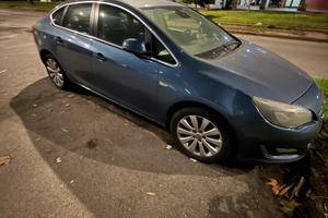 Opel Astra J Sedan (motore rotto)