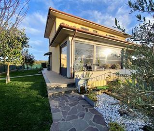 PORZIONE DI BIFAMILIARE A CAPODIMONTE