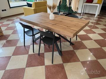 Tavolo Design con sedie in Moderne