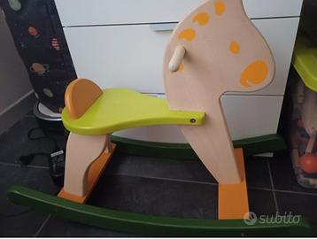 Cavallo a dondolo in legno 