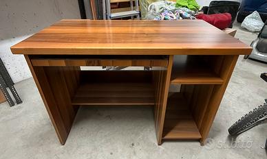 Scrivania in noce massiccio