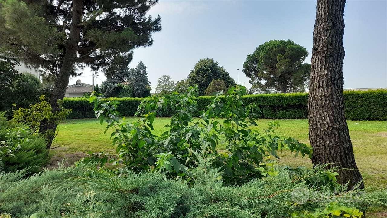 CARUGO vendiamo TERRENO RESIDENZIALE Mq 1400 - View 4
