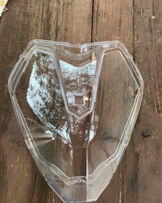 Plastica faro anteriore mai usato.